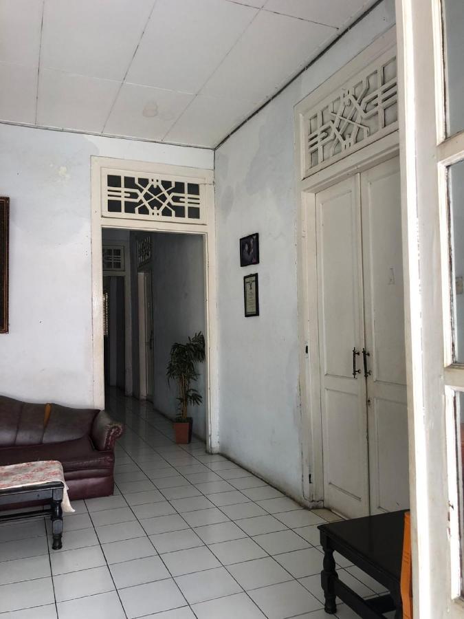 Oyo 90865 Hotel Kusuma Purwakarta Karawang Exterior photo
