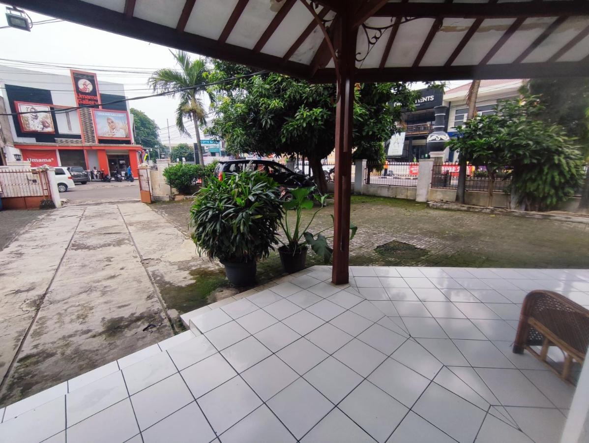 Oyo 90865 Hotel Kusuma Purwakarta Karawang Exterior photo