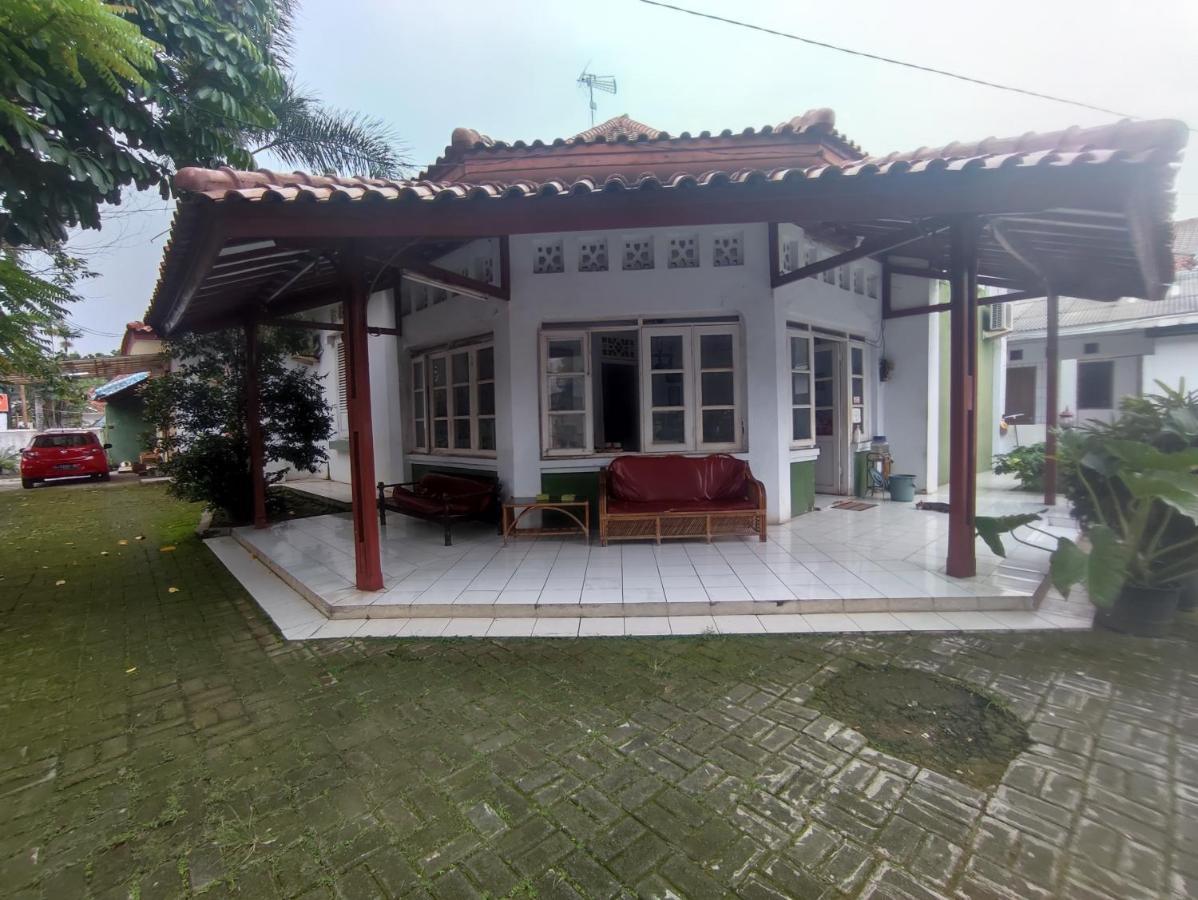 Oyo 90865 Hotel Kusuma Purwakarta Karawang Exterior photo