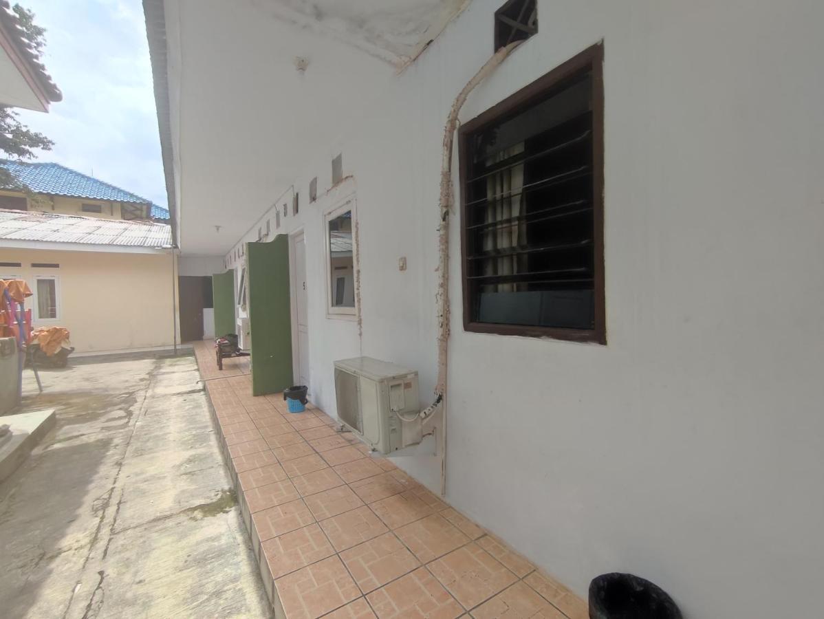 Oyo 90865 Hotel Kusuma Purwakarta Karawang Exterior photo